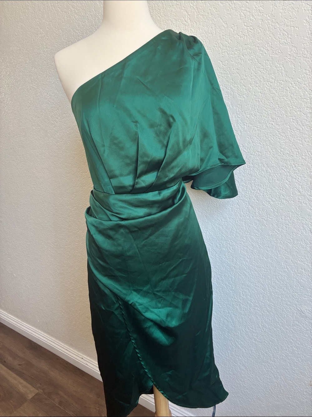 Cupshe Emerald One-Shoulder Satin Dress